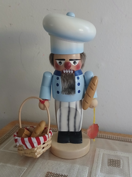 Steinbach Other - Original Steinbach Volkskunst Germany BREAD BAKER with BREADBASKET 11.5" Vng